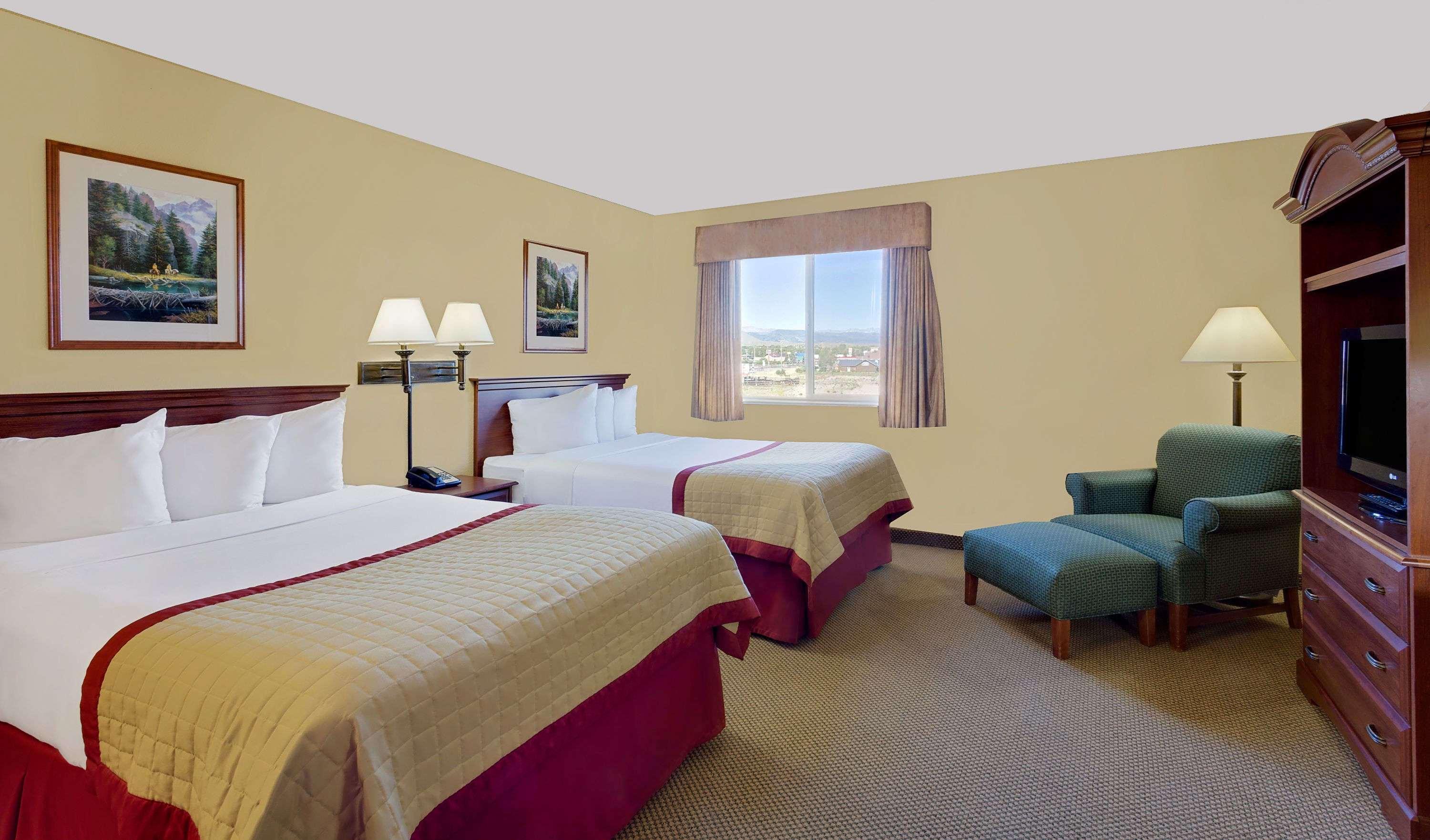 Pinedale Hotel & Suites Luaran gambar