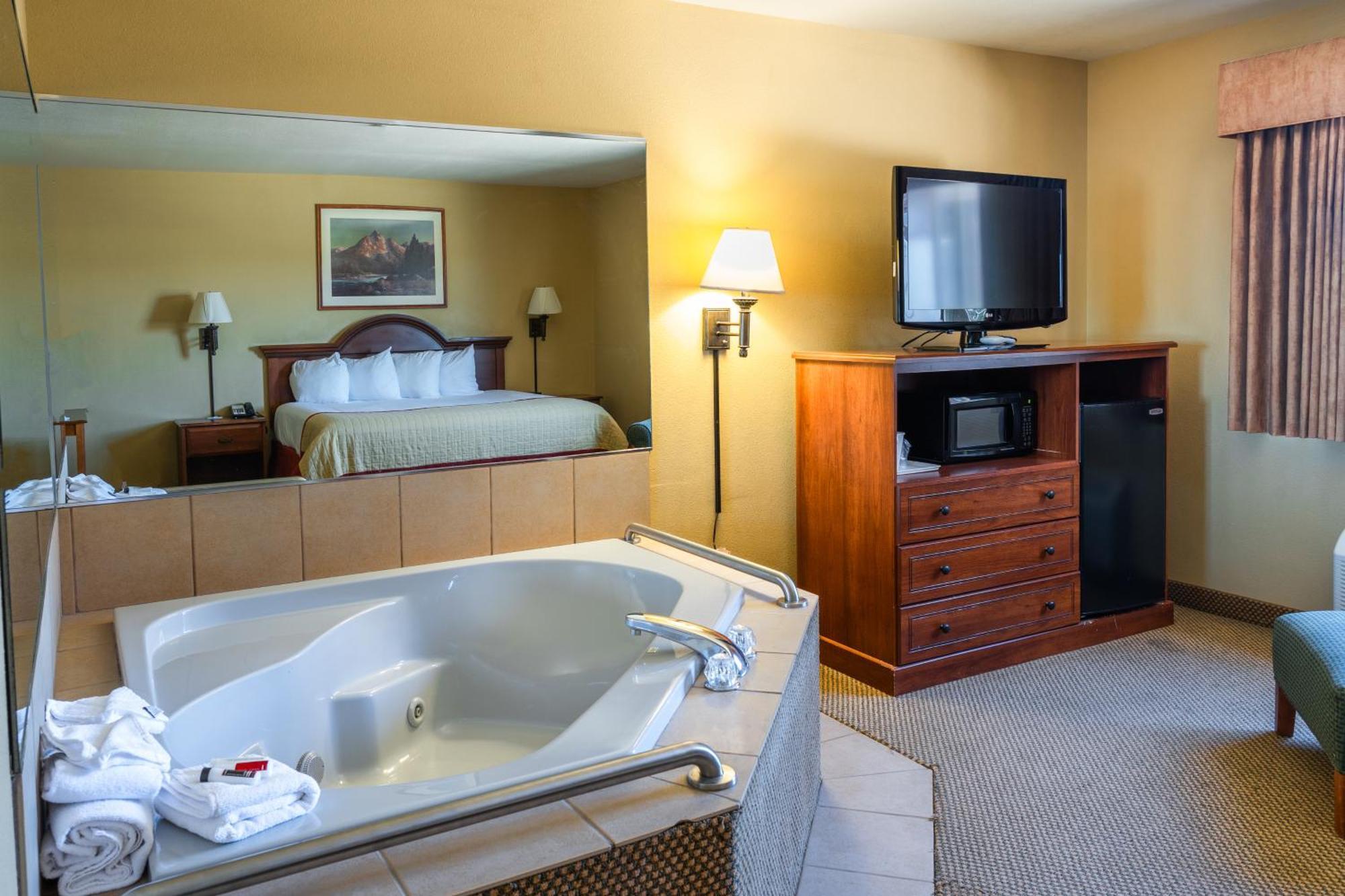 Pinedale Hotel & Suites Luaran gambar